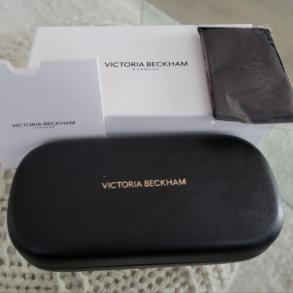 Victoria Beckham Accessories - ❤️SALE❤️SALE❤️Victoria  Beckham box, eye glasses case, cloth & card.